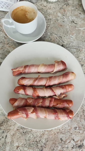 Экспериментируем с новинками👌🏻
«Сосиски в беконе» для вкусных и оригинальных завтраков😍
Голосуйте.. |Компания «ЕМельянов»